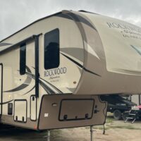 Home 2019 ROCKWOOD SIGNATURE ULTRA LITE