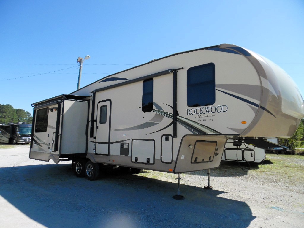 You are currently viewing 2019 ROCKWOOD SIGNATURE ULTRA LITE