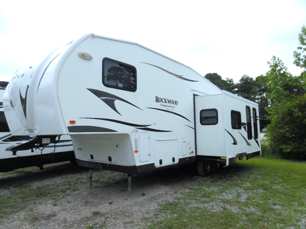 You are currently viewing 2014 FOREST RIVER ROCKWOOD ULTRA LITE