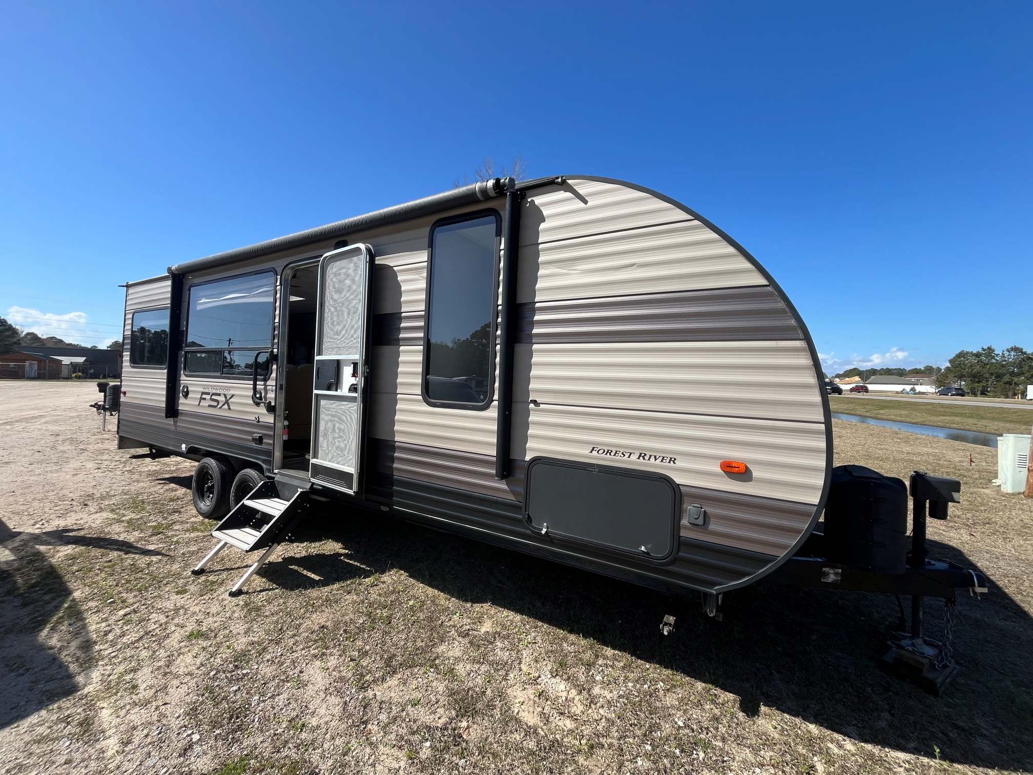 You are currently viewing FOREST RIVER TOYHAULER