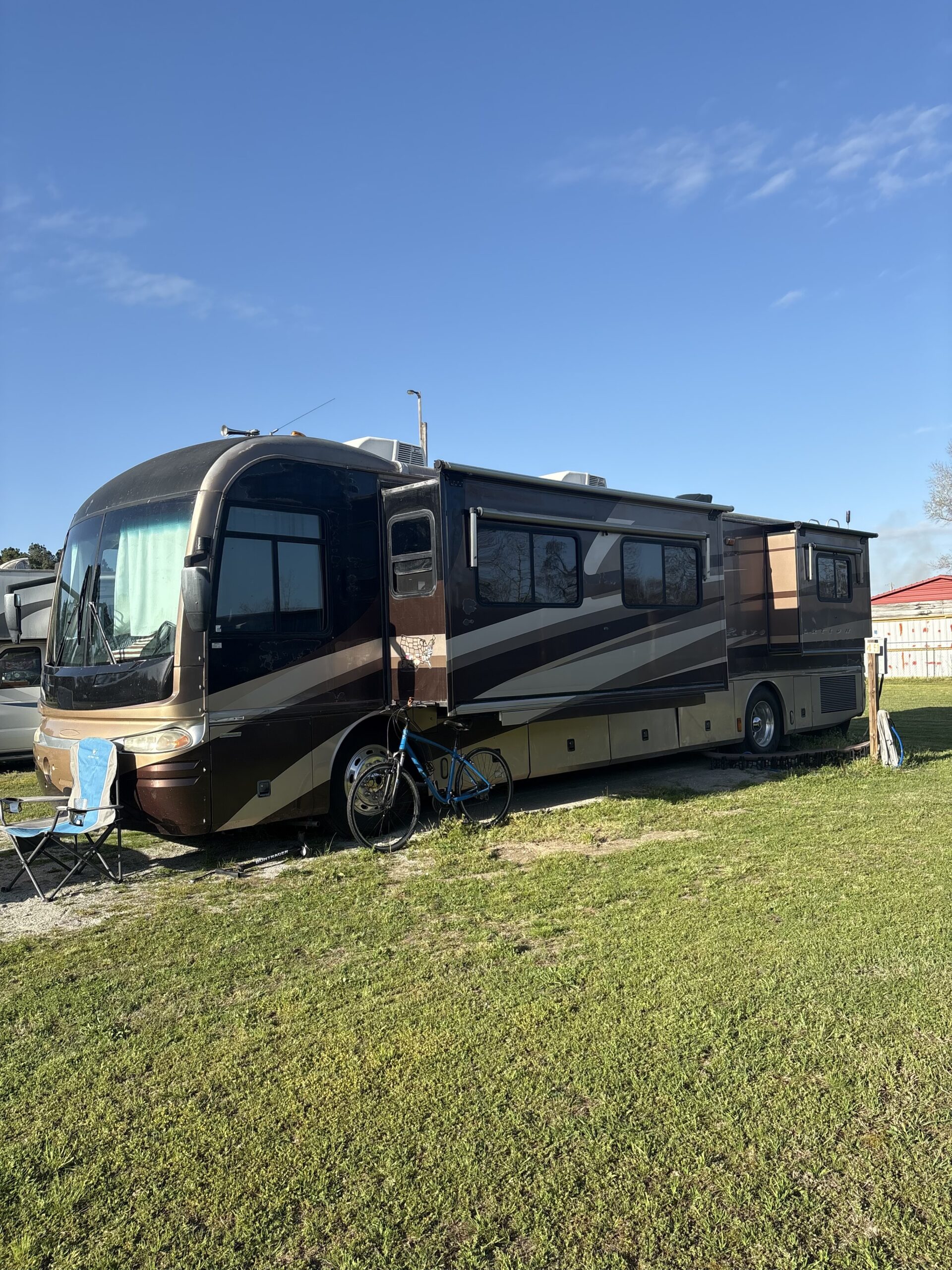 You are currently viewing 2003 FLEETWOOD REVOLUTION MOTORHOME